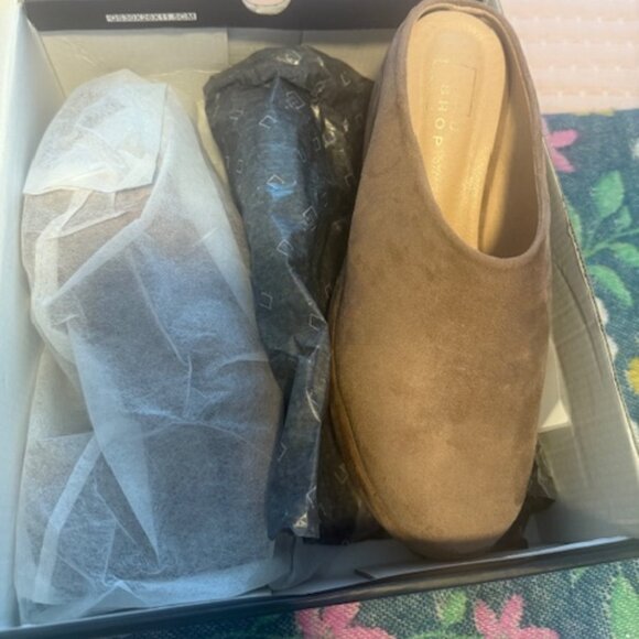 Tan Suede Clog - Size 9 - NIB - Picture 4 of 6